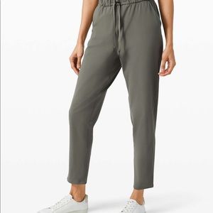 NWOT Lululemon Keep Moving 7/8 25” Pant